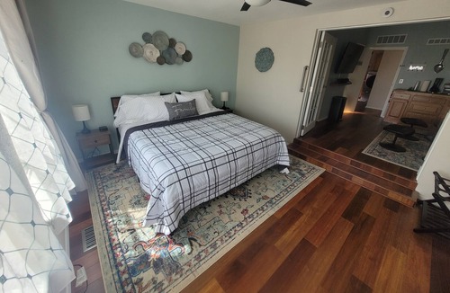 Allison Apartment | Peaceful Guest Suite Amongst The Tall Pines! Gaze at the stars from the hot tub!