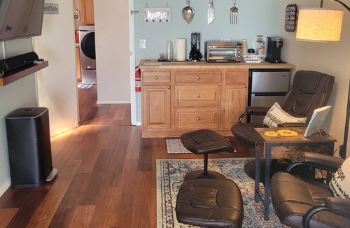 Allison Apartment | Peaceful Guest Suite Amongst The Tall Pines! Gaze at the stars from the hot tub!
