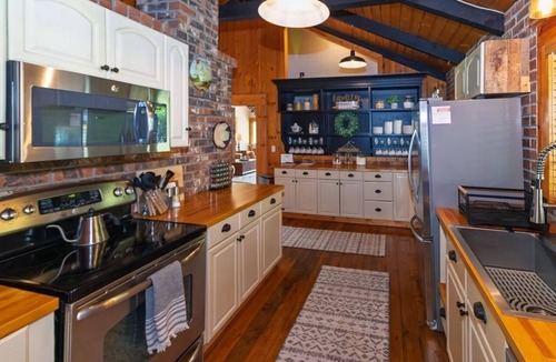 Elk Cabin | Peaceful Lakefront Cabin Retreat on a Quiet & Secluded Lake