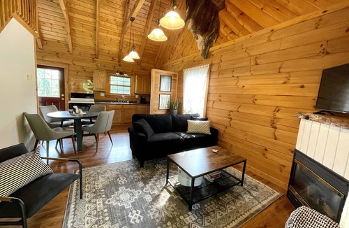 Athens Cabin | Peaceful Log Cabin on Pleasant Hill