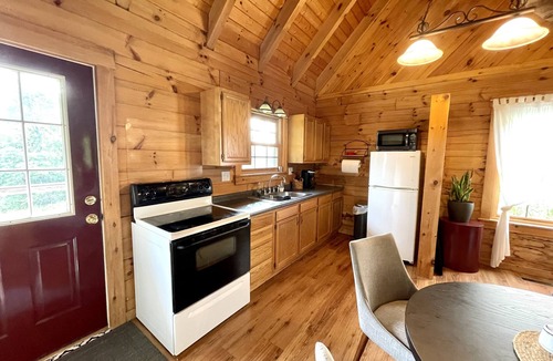 Athens Cabin | Peaceful Log Cabin on Pleasant Hill