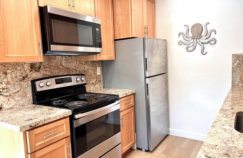 Monterey Condo | Peaceful Monterey Retreat - Profesionally Cleaned