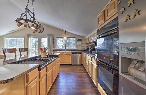 Cascade Cabin | 'Peaceful Pines' - Cascade Cabin w/Hot Tub!
