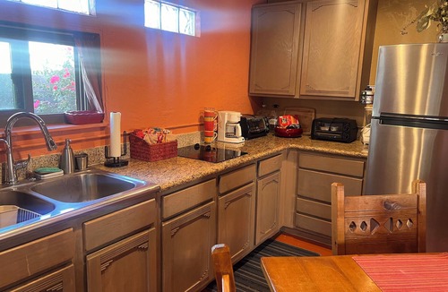 East Mesa Cottage | Peaceful Private 1-bedroom Casita in Mesa. AC, W&D, Private Parking & more!