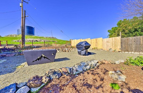 Woodlake House | Peaceful Ranch Home w/Sierra Nevada Views
