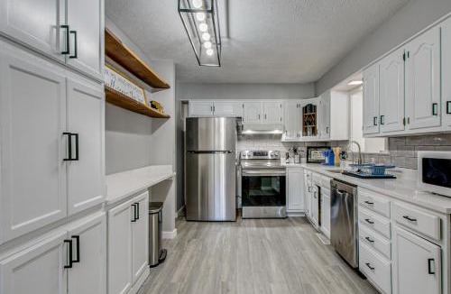 New Albany House | Peaceful Retreat w/Private Hot Tub in New Albany