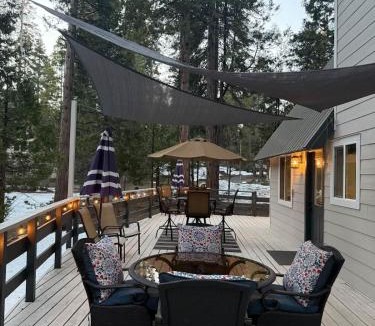Sierra Cedars House | Peaceful Shaver Lake Mountain Retreat with Deck & Forest Views