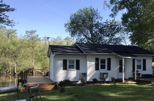 Ernul House | Peaceful Waterfront cottage boat/kayak/jetski fish swim zip line Very QUIET