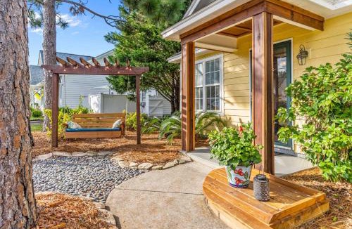 Myrtle Grove House | Peaceful Wilmington Home Near Beach & Downtown!