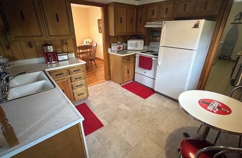 Lindseyville House | Pearlie’s Place near Nolin Lake, Mammoth Cave, and Blue Holler.