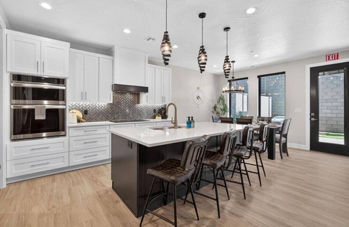 Hurricane Villa | Pecan Valley l Sunset Splash l Private Waterpark