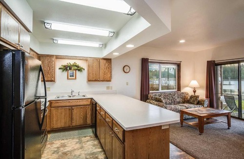 Hope Apartment | Pend Oreille Shores Resort I53 condo