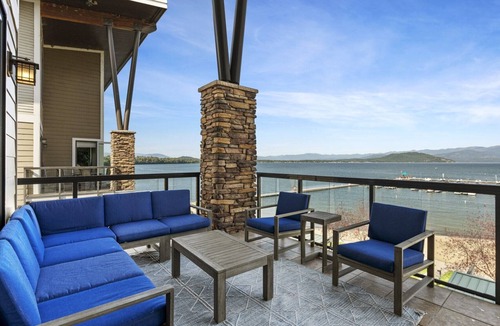Sandpoint Condo | Penthouse w/Private Beach - Seasons at Sandpoint