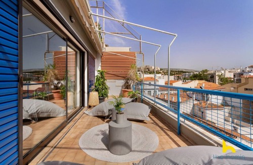 Thissio Apartment | Penthouse With Magical Acropolis View & Jacuzzi!