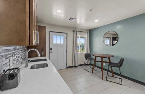 Safford Apartment | Peppertree Studios D8