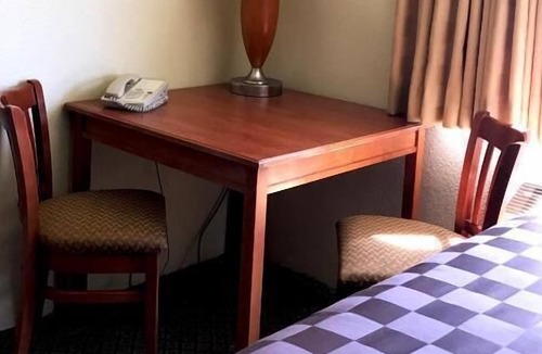 Kellogg House | Perfect for Business Trips! Comfort and Convenience, Free Breakfast