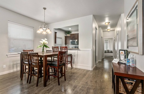West Valley House | Perfect For Groups | Near The Village & Mall