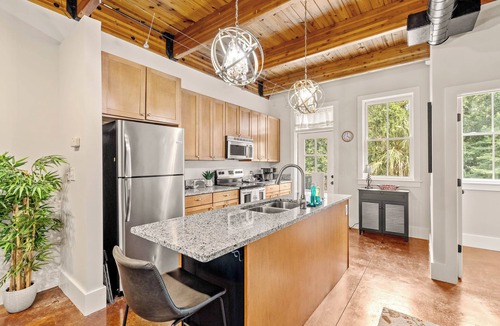 Habersham Condo | PERFECT GETAWAY in the Heart of Sought-After Habersham, Sleeps 5