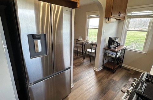Martinsville House | Perfect spot! Martinsville's Beautiful Leaves, IU Football to Indy nightlife!