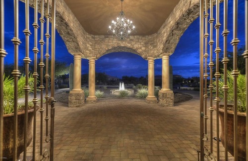 County Island Villa | Perfect Vacation Rental. Chaufered Escalade ESV Available for SuperBowl & Golf