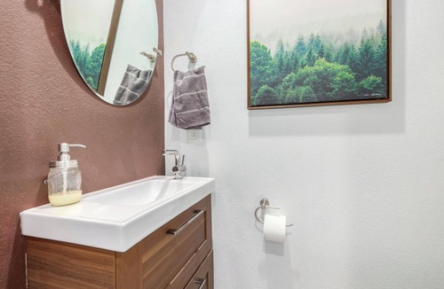 Roadrunner Estates East Hotel | Perfectly centrally located with all the amenities imaginable.