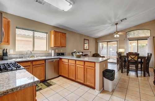 Silverado Ranch House | Pet-Friendly 3B Vegas Rental | Sleeps 8 | Families, Groups & Nurses Wellcome!