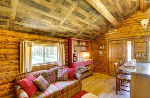 Rexford Cabin | Pet-Friendly Cabin w/Hot Tub near Lake Koocanusa