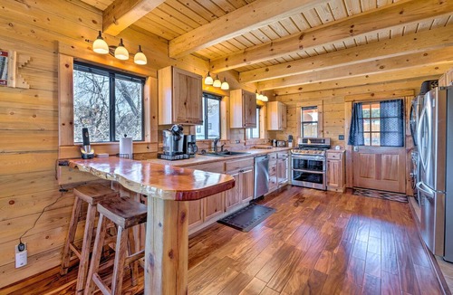 Cloudcroft Cottage | Pet-Friendly Cloudcroft Cabin: Walk to Shop, Food