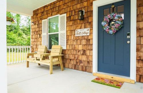 Hightsville House | Pet Friendly Cottage Near Historic Downtown & ILM