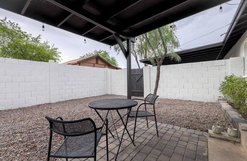 Paradise Valley Village Villa | Pet Friendly Cozy Villa w/Private Backyardnn