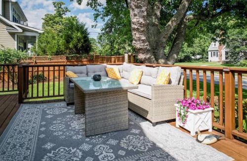 Annapolis House | Pet-Friendly Eastport Yard & Fire Pit