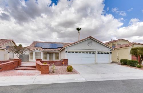 North Las Vegas House | Pet-Friendly Escape w/Grill, 11 Mi to Strip!