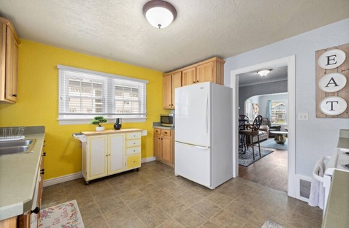 Central - Terry House | Pet Friendly, Fenced Backyard with Washer and Dryer