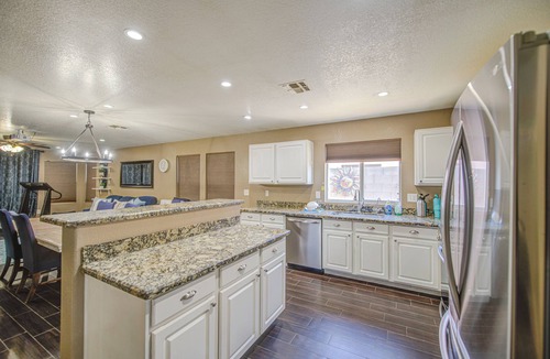 Boulder Creek House | Pet Friendly Home, Private Dog Run, Charming Desert Getaway, Comfortable