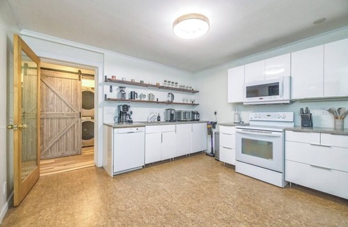 Wilmington Cottage | Pet Friendly Luxury Cottage near Wrightsville Beach w/Sauna, Backyard & EV Plug