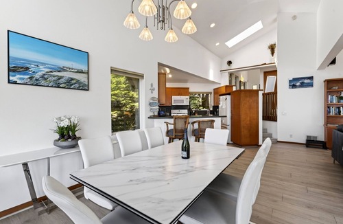 Gualala House | Pet-friendly Oceanfront Retreat w/King Beds & Hot Tub!