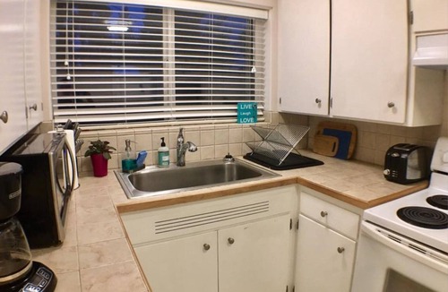 Amazon House | Pet-Friendly Orchard House: Quiet Sanctuary Blocks from UO & Hayward Field