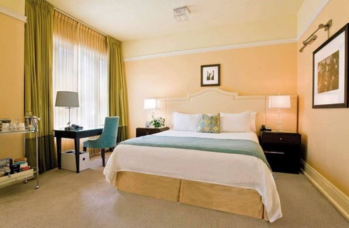 Goose Hollow Hotel | Pet-friendly Property! 2 Comfortable Units with Pop- Up Cinema!