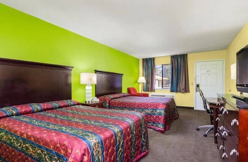 Orlinda Hotel | Pet-Friendly Rooms for Groups! | Free Parking | Minutes from Sumner Crest Winery