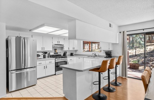 Flagstaff Cabin | Pet Friendly Retreat in the Pines! Minutes from Downtown Flagstaff