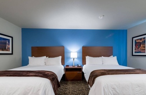 Grant Creek Hotel | Pet-Friendly Room Near Rocky Mountain Elk | Perfect for Traveling w/Dogs