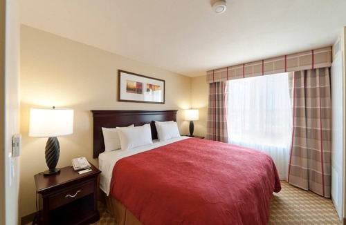 Barstow Hotel | Pet-Friendly Stay w/Modern Comforts Close to Owl Canyon Scenic Trails