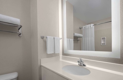 Folsom Hotel | Pet-Friendly Studio w/Kitchenette, Close to Folsom Zoo Sanctuary