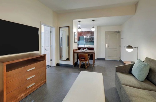 Mount Pleasant Hotel | Pet-Friendly Suite w/Free Bfast– Enjoy Mount Pleasant Adventures Nearby