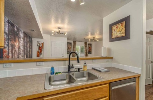 Post Falls Condo | Pet-Friendly Townhome Near Corbin Park