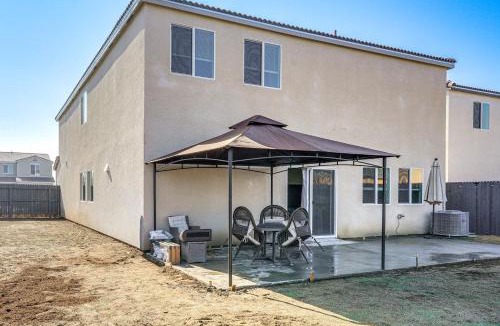 Pumpkin Center House | Pet-Friendly Yard! Family Home in Bakersfield