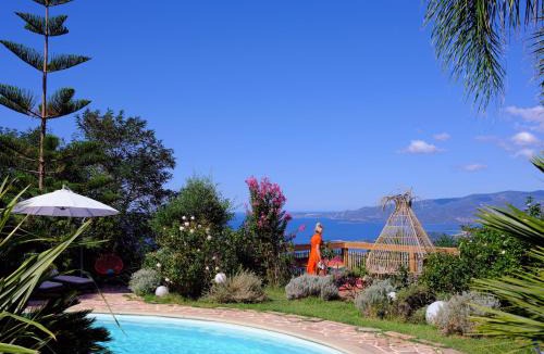 Calcatoggio Apartment | Petit coin de paradis, vue panoramique mer &montagne, piscine privée.