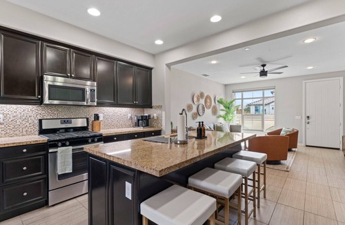 La Quinta Villa | PGA Signature Beauty! 4 Bed/4 En Suite Bath! Walk to Stadium Course/Ernies!