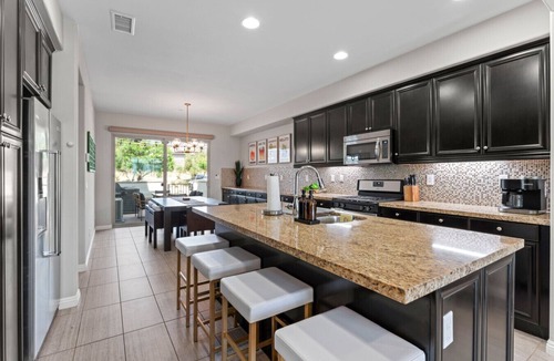 La Quinta Villa | PGA Signature Beauty! 4 Bed/4 En Suite Bath! Walk to Stadium Course/Ernies!