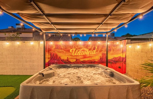 Peoria House | PHX Ultimate Group Getaway Pool Arcade Golf Sim Spa 5BR